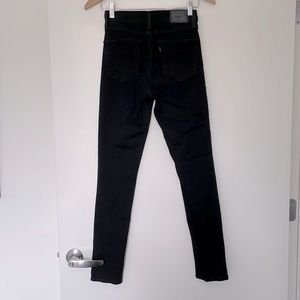 Levi’s 721 high-rise skinny women’s jeans in soft black - 27Wx30L